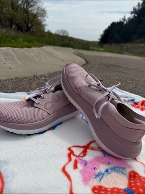 NWOB Oofos Ooo My Stride Womens dusty Mauve size 8